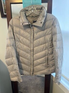 GAP Light Gray Chevron Packable Puffer Jacket